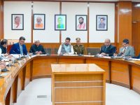 हरियाणा विधान सभा सचिवालय में बुधवार को हरियाणा, पंजाब और यूटी चंडीगढ़ के वरिष्ठ अधिकारियों के साथ बैठक कर सुरक्षा प्रबंधों का जायजा लेते विस अध्यक्ष हरविन्द्र कल्याण। — चंडीगढ़, 18 फरवरी