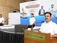 योगमय हुआ हरियाणा विधान सभा परिसर: मुख्यमंत्री, विस अध्यक्ष और जनप्रतिनिधियों ने लिया योग प्रोटोकॉल अभ्यास में भाग; योग आयोग की टीम ने दिया प्रशिक्षण, योग युक्त-नशा मुक्त अभियान की उपलब्धियों पर हुई चर्चा | — चंडीगढ़, 16 जून